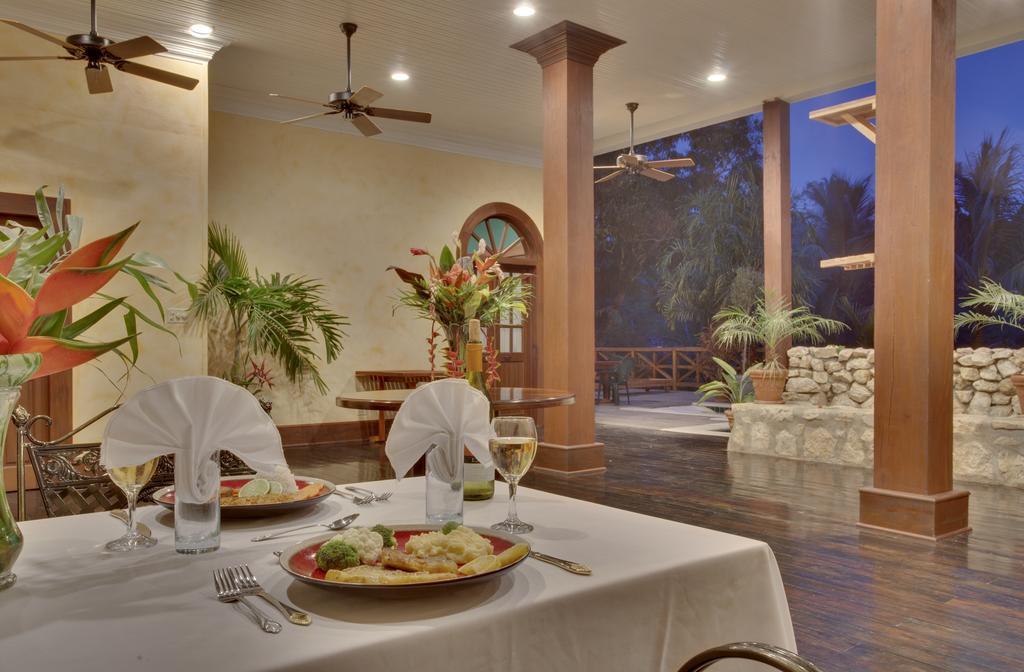 Mahogany Hall Luxury Boutique Resort Сан-Игнасио Экстерьер фото