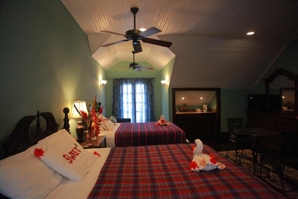 Mahogany Hall Luxury Boutique Resort Сан-Игнасио Экстерьер фото