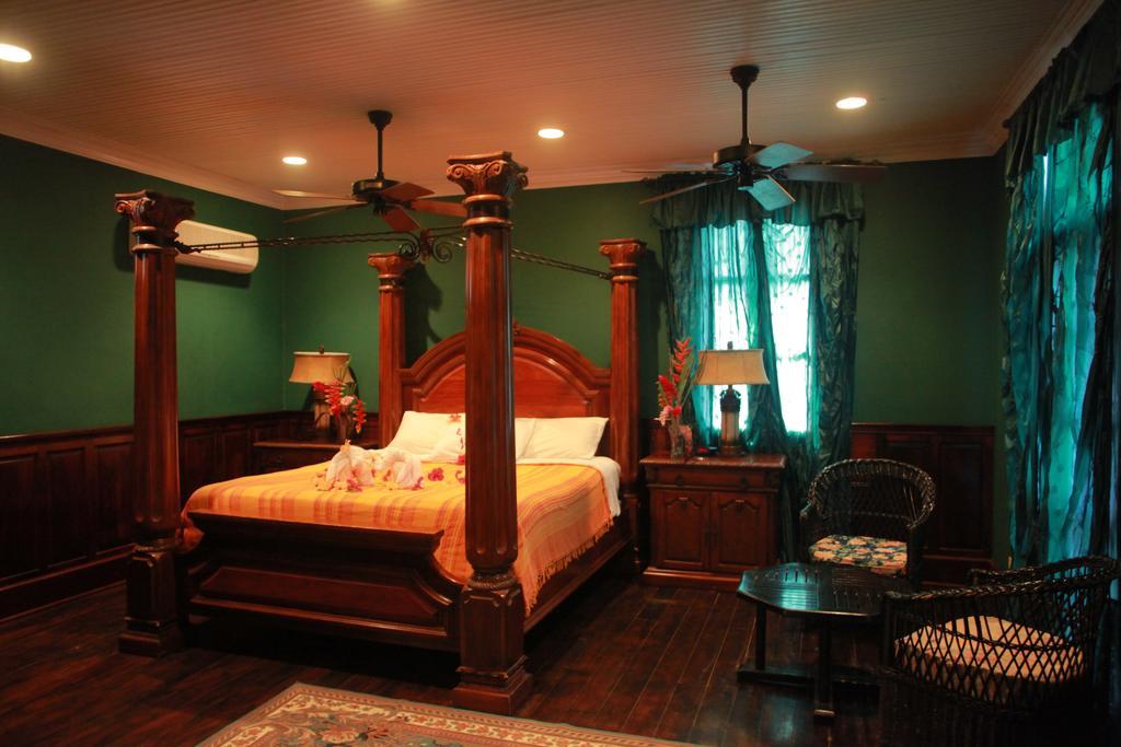 Mahogany Hall Luxury Boutique Resort Сан-Игнасио Экстерьер фото