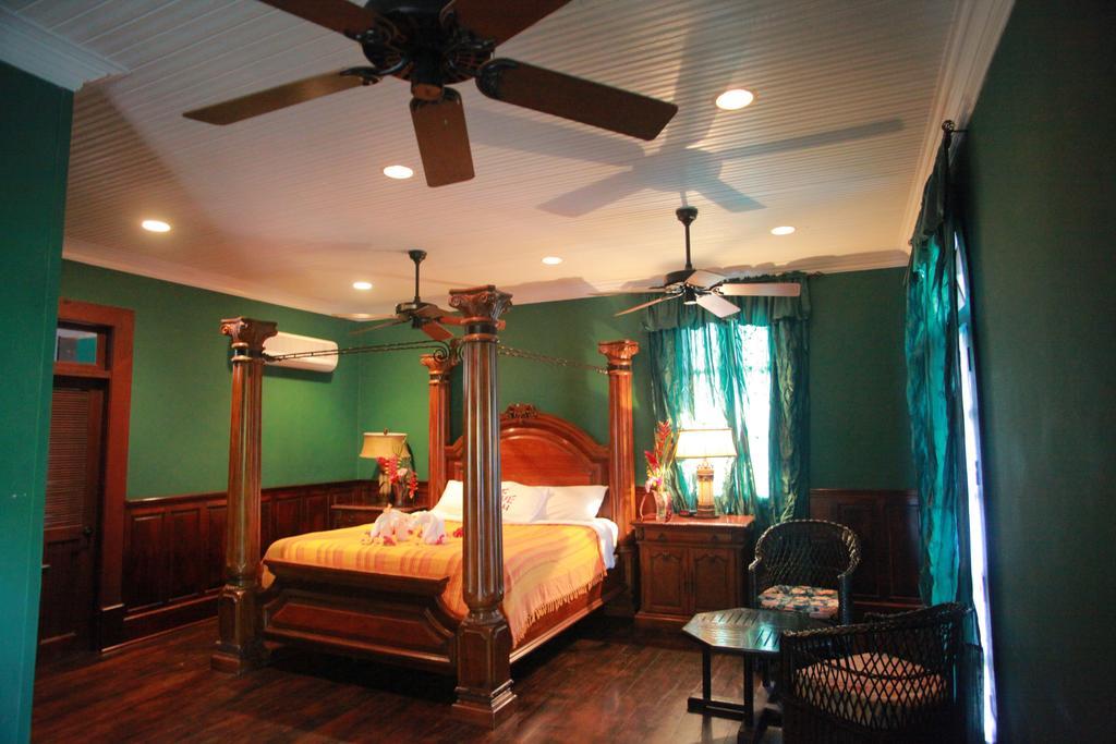 Mahogany Hall Luxury Boutique Resort Сан-Игнасио Экстерьер фото