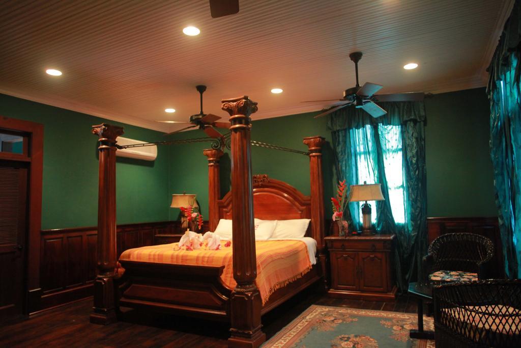 Mahogany Hall Luxury Boutique Resort Сан-Игнасио Экстерьер фото