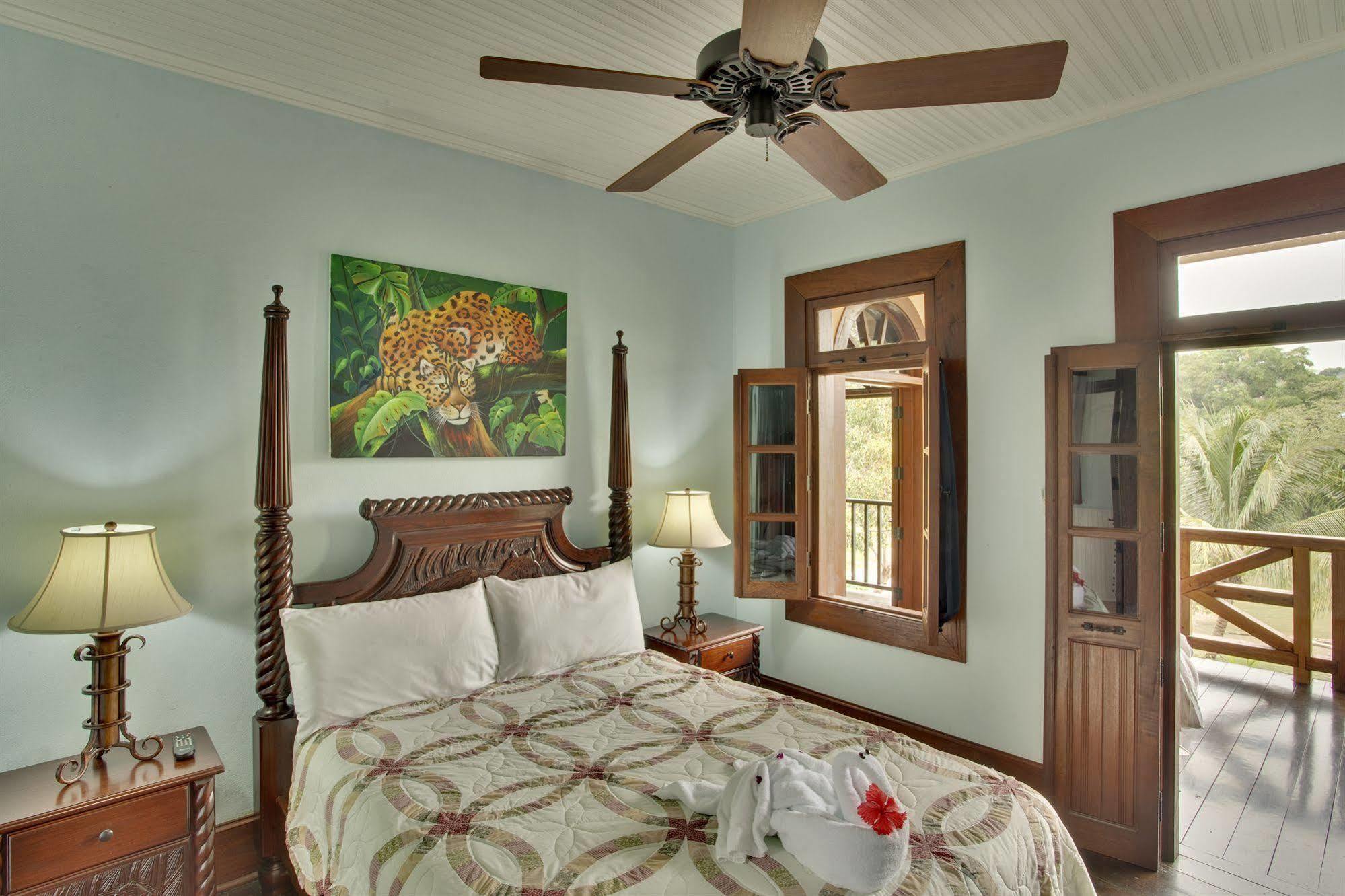 Mahogany Hall Luxury Boutique Resort Сан-Игнасио Экстерьер фото